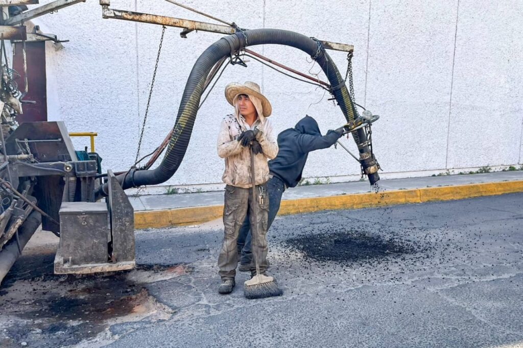 CON MÁS DE 90 CALLES ATENDIDAS EN LA CAPITAL, AVANZA PROGRAMA DE BACHEO DEL AYUNTAMIENTO DE TLAXCALA