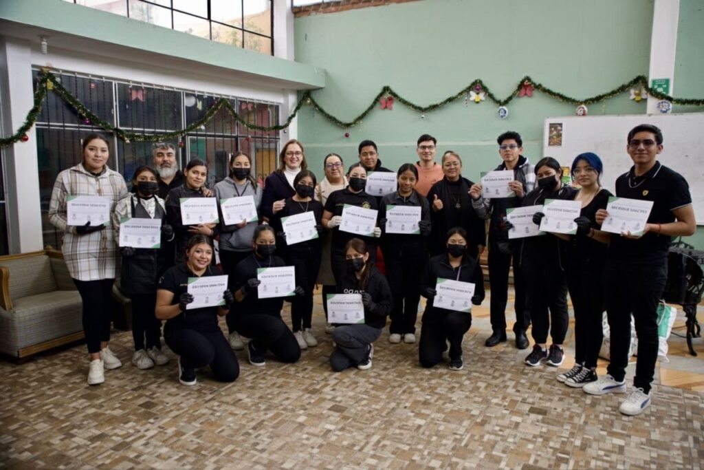 AYUNTAMIENTO DE HUAMANTLA IMPULSA JORNADA DE SALUD Y BELLEZA PARA ADULTOS MAYORES