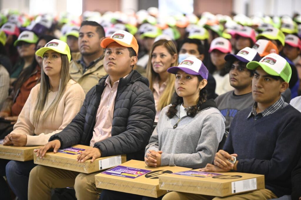 TODOS LOS DÍAS HAY QUE SALIR CON LA MEJOR ENERGÍA PARA SER ALGUIEN EN LA VIDA; NUNCA DEJEN DE SOÑAR EN GRANDE”, PIDE LCC A JÓVENES