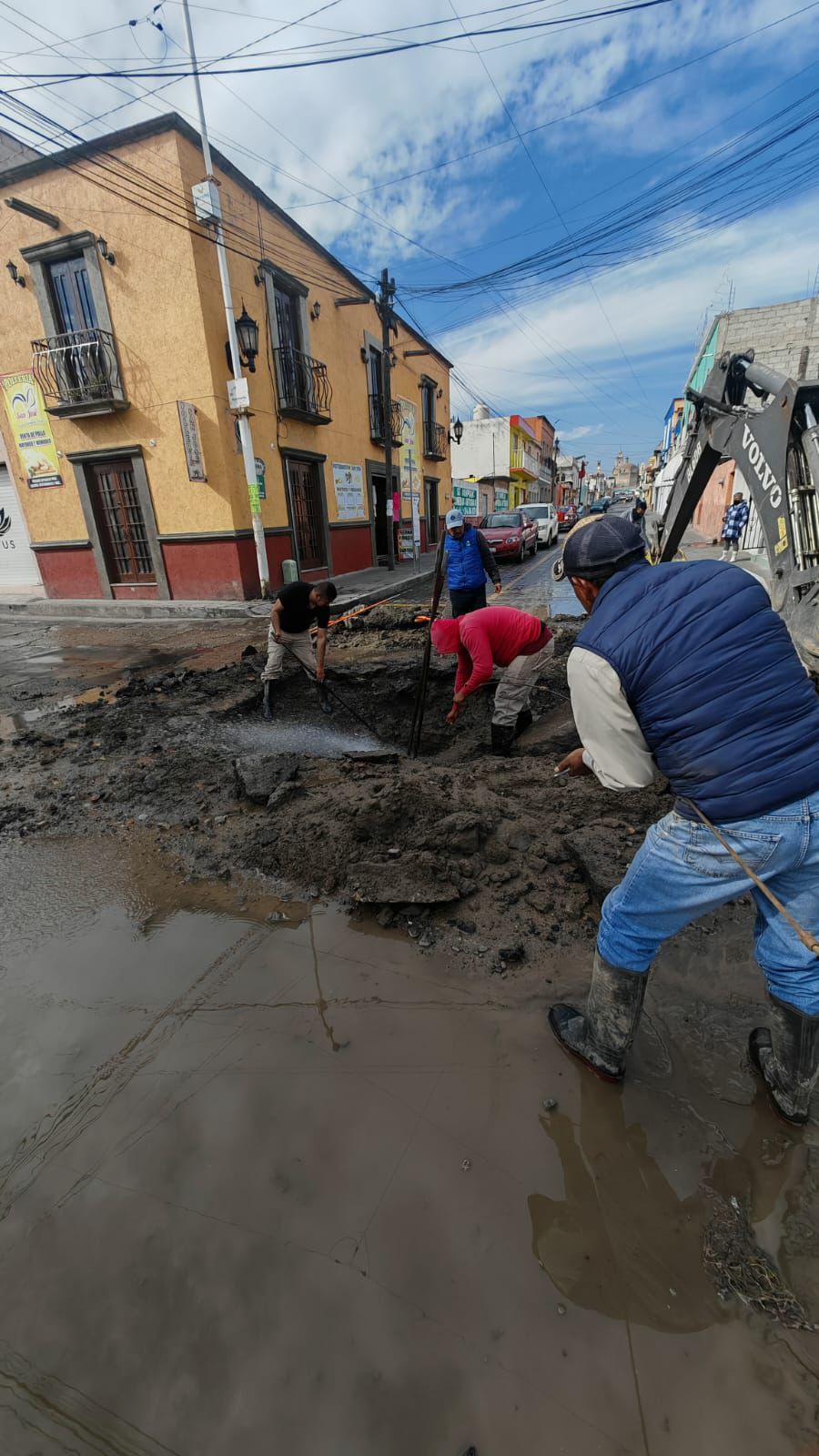 CAPAMH REALIZA TRABAJOS DE ATENCIÓN Y MANTENIMIENTO A LA RED DE AGUA POTABLE EN DIVERSOS PUNTOS DE HUAMANTLA