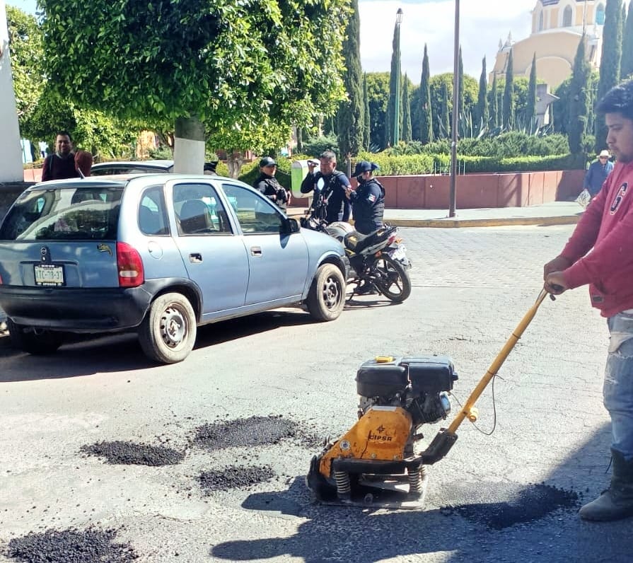 GOBIERNO MUNICIPAL DE TLAXCALA ATIENDE CON BACHEO LA CALLE 1 DE MAYO Y AVANZA EN LA MEJORA DE LA MOVILIDAD VIAL