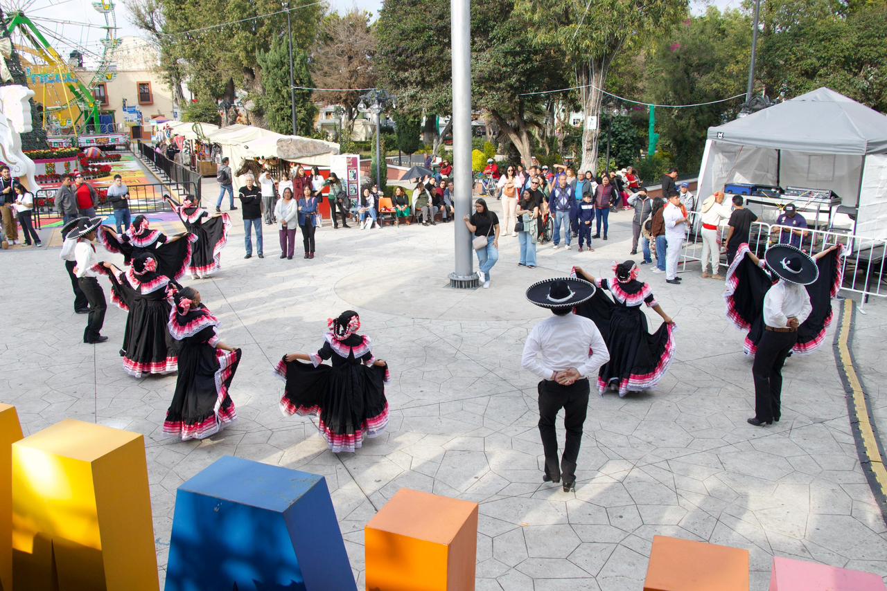 TURISTAS Y LOCALES DISFRUTAN DE UN FIN DE SEMANA NAVIDEÑO EN HUAMANTLA