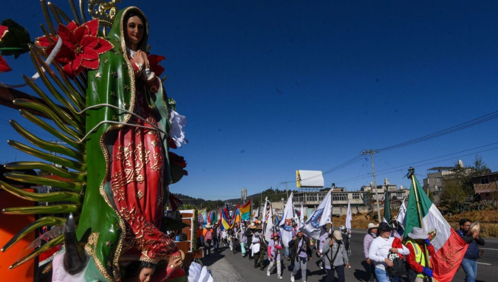 MÉXICO CELEBRA CON FE VIVA EL DÍA DE LA VIRGEN DE GUADALUPE: MILES DE PEREGRINOS LLEGAN AL TEPEYAC PARA HONRAR A LA MORENITA