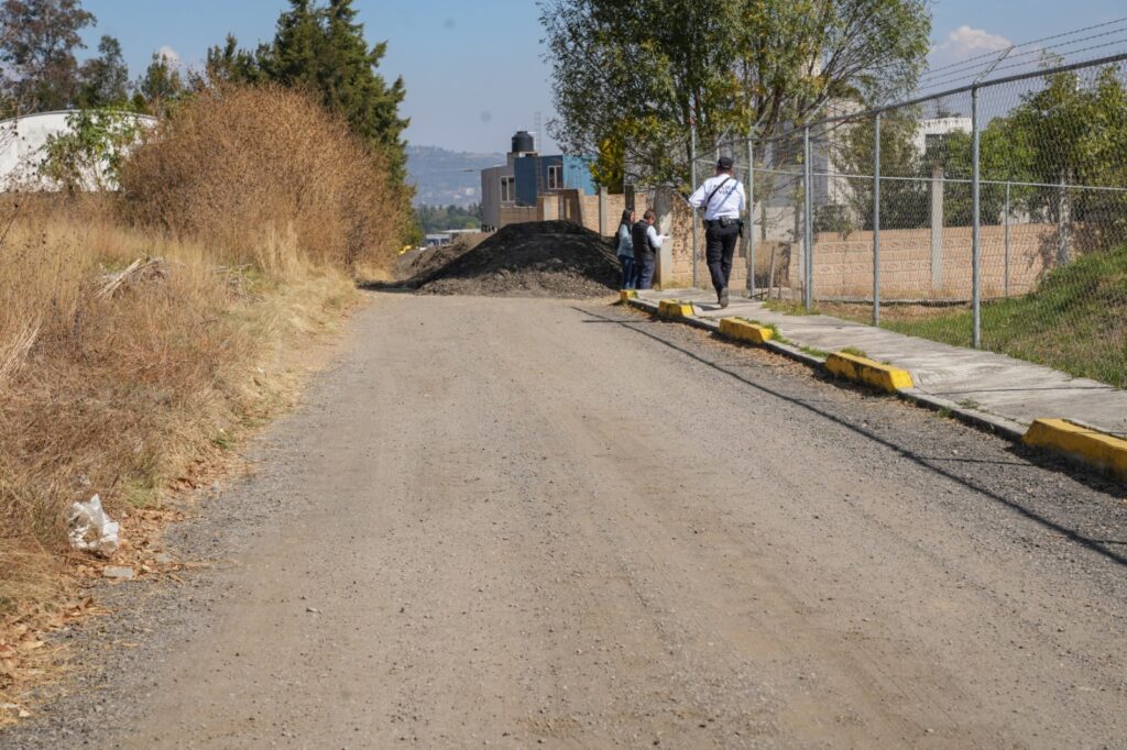 ALCALDE ALFONSO SÁNCHEZ GARCÍA VERIFICA TRABAJOS DE FRESADO PARA MEJORAR CAMINOS EN ACUITLAPILCO