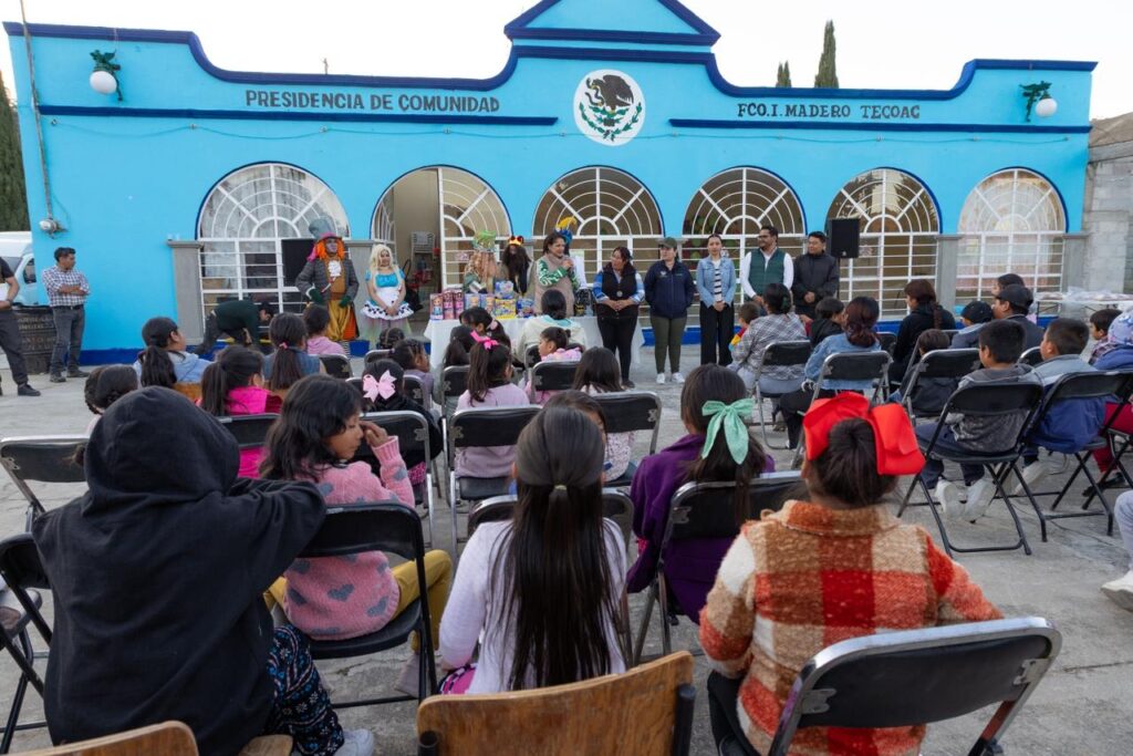 SALVADOR SANTOS ENCABEZA EL SEGUNDO DÍA DE LA CARAVANA DE REYES MAGOS Y REAFIRMA SU TRABAJO POR LA NIÑEZ