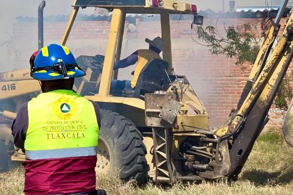 UNEN ESFUERZOS PROTECCIÓN CIVIL Y POLICÍA MUNICIPAL DE TLAXCALA CON EL ESTADO Y BOMBEROS PARA PROTEGER A LA POBLACIÓN DE INCENDIO EN PASTIZAL