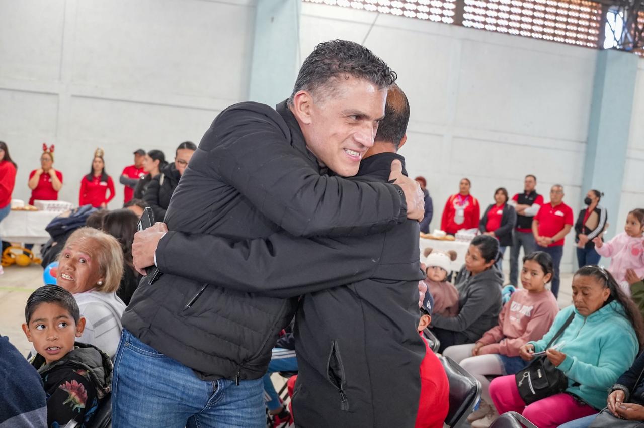 NUNCA HABÍAMOS TENIDO UN PRESIDENTE TAN CERCANO COMO ALFONSO SÁNCHEZ GARCÍA: PADRES DE FAMILIA DE LA CAPITAL