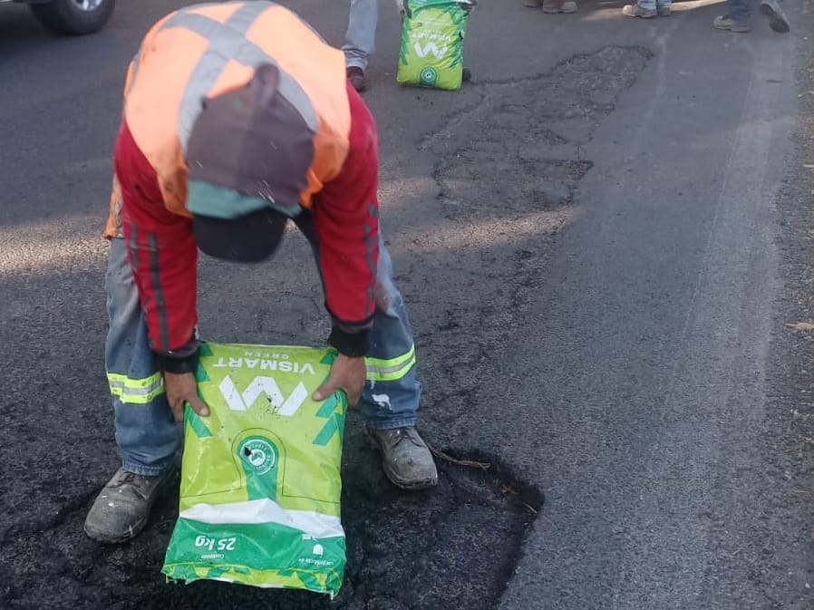 CON BACHEO ATIENDE AYUNTAMIENTO DE TLAXCALA CAMINO REAL EN TIZATLÁN