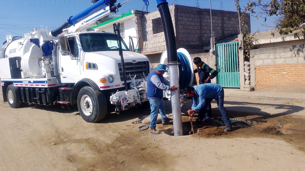 CAPAMH refuerza el desazolve para proteger a las familias de San José Xicohténcatl