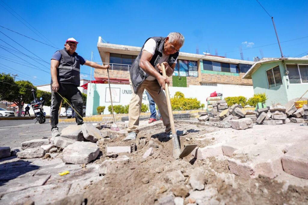 EN OCOTLÁN ALFONSO SÁNCHEZ GARCÍA SUPERVISA OBRAS Y ATIENDE DIRECTAMENTE A VECINOS DURANTE JORNADA DE “MENOS ESCRITORIO Y MÁS TERRITORIO”