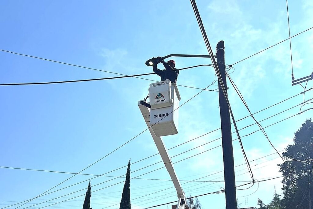 CON JORNADA DE MANTENIMIENTO, VUELVE LA LUZ EN CALLES DE TEPEHITEC