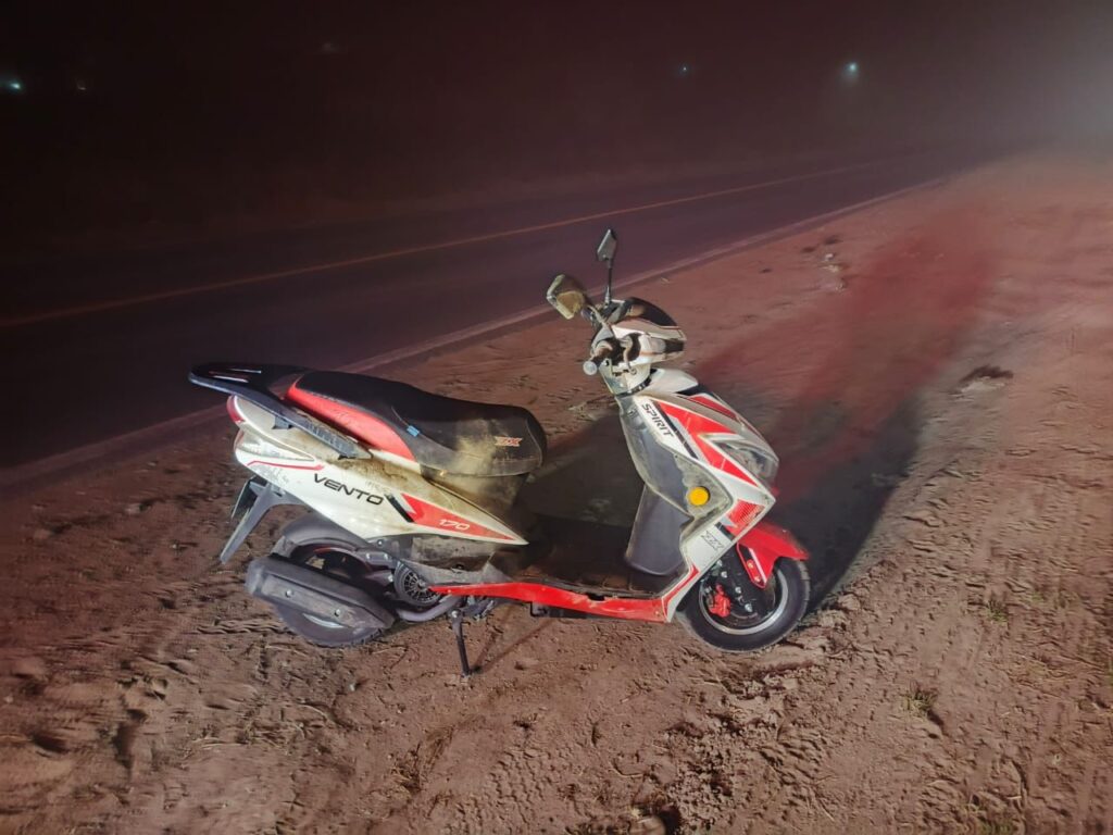 Localiza Seguridad Pública motocicleta abandonada en la carretera a Benito Juárez