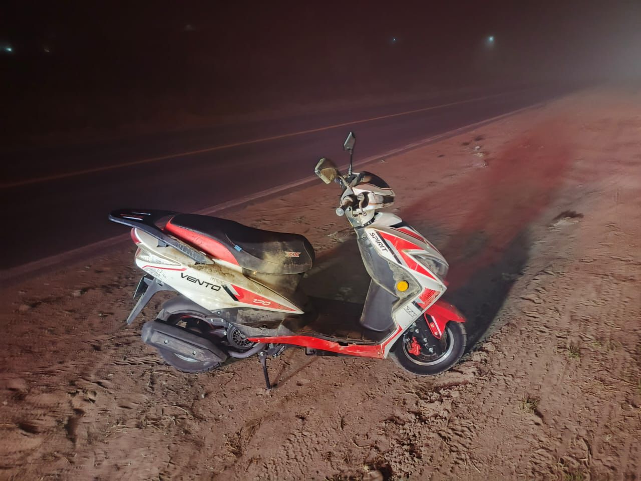 Localiza Seguridad Pública motocicleta abandonada en la carretera a Benito Juárez