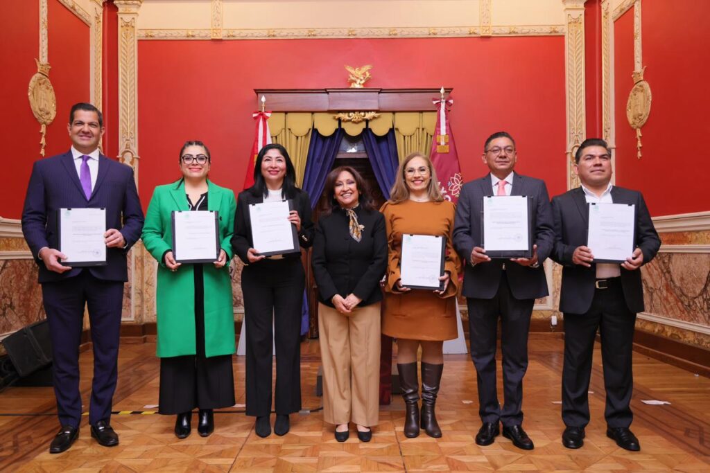 GOBERNADORA FORTALECE ÁREAS ESTRÉGICAS; ENTREGA NOMBRAMIENTOS A NUEVOS INTEGRANTES DEL GABINETE LEGAL Y AMPLIADO