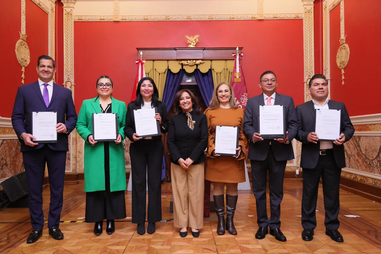 GOBERNADORA FORTALECE ÁREAS ESTRÉGICAS; ENTREGA NOMBRAMIENTOS A NUEVOS INTEGRANTES DEL GABINETE LEGAL Y AMPLIADO