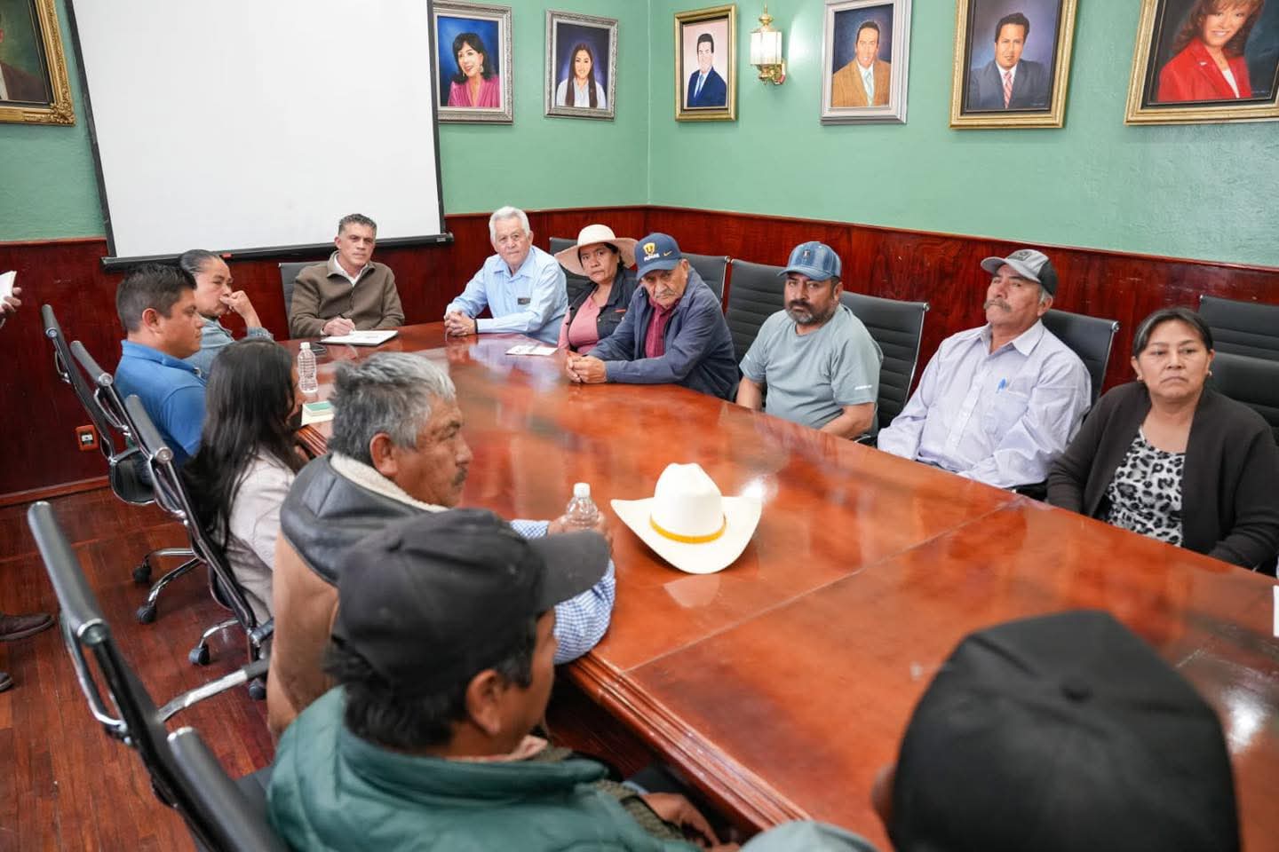 TLAXCALA FORTALECE SU CAMPO: ALFONSO SÁNCHEZ GARCÍA ACUERDA ACCIONES CON EJIDATARIOS Y PRODUCTORES