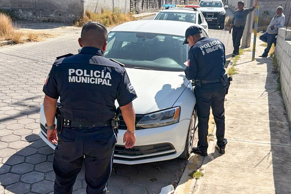 ACCIÓN OPORTUNA DE LA POLICÍA MUNICIPAL DE TLAXCALA PERMITE RECUPERAR VEHÍCULO CON REPORTE DE ROBO