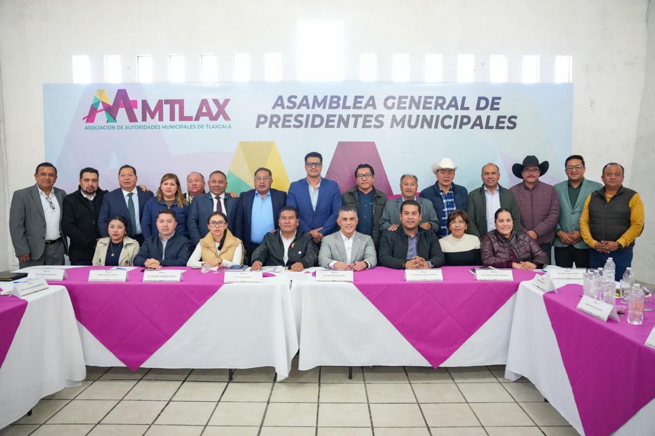 “ALFONSO SÁNCHEZ GARCÍA DESTACA EN LA SESIÓN ORDINARIA DE LA AAMTLAX EN XALOZTOC”