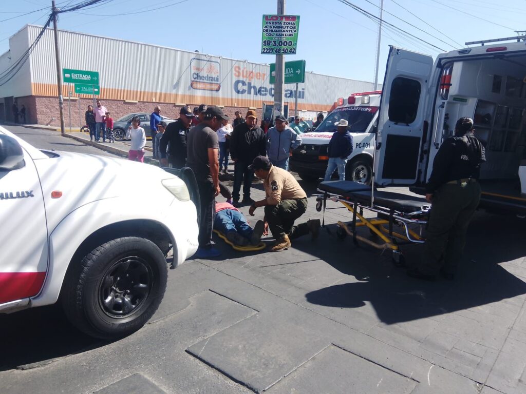 ATIENDE GOBIERNO MUNICIPAL PERCANCE VIAL EN BULEVAR YANCUITLALPAN