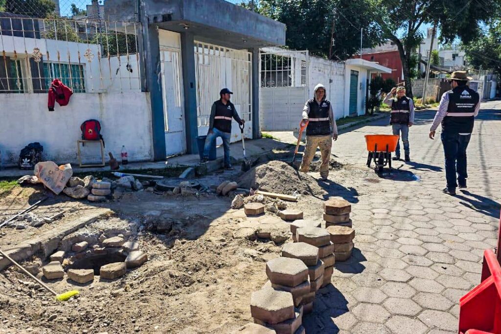 CON MENOS ESCRITORIO Y MÁS TERRITORIO CONTINUARON ESTE VIERNES LAS ACCIONES DE MEJORA URBANA EN OCOTLÁN Y TEPEHITEC