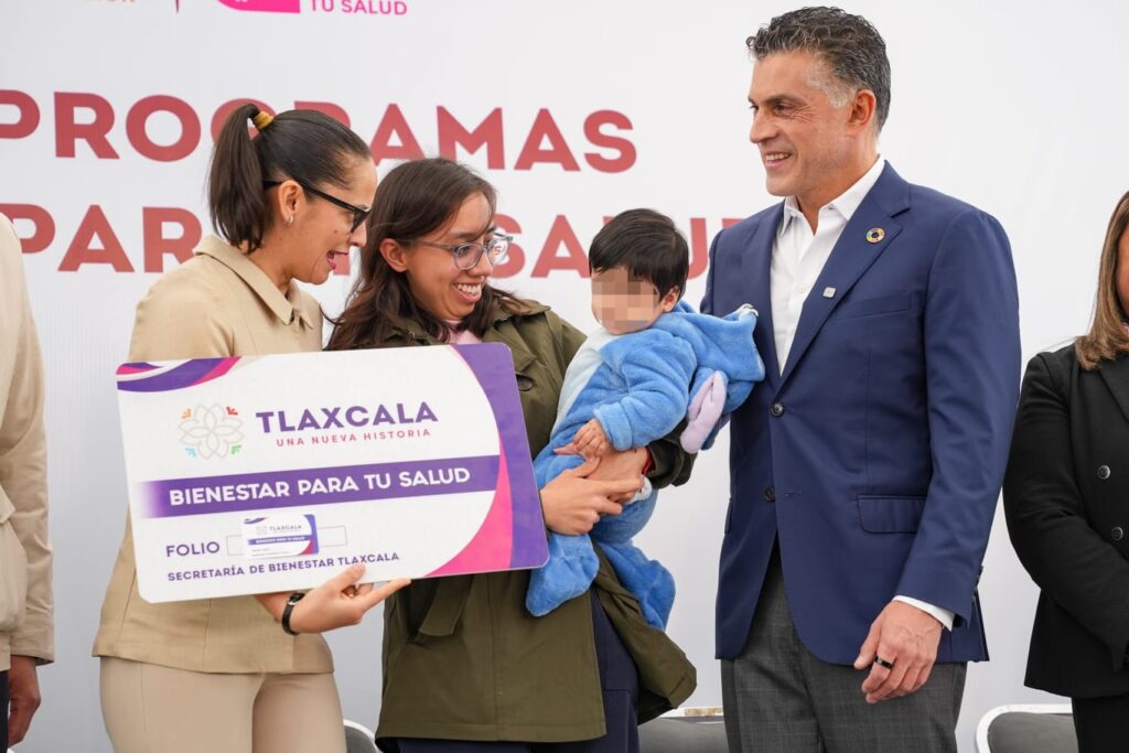 ACERCAN APOYOS A QUIENES MÁS LO NECESITAN: ENTREGAN TARJETAS DE PROGRAMAS DE BIENESTAR EN TLAXCALA