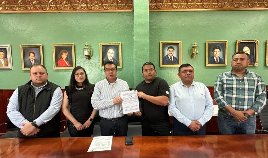 COMISIÓN ELECTORAL DEL AYUNTAMIENTO DE TLAXCALA ENTREGA CONSTANCIAS DE REGISTRO A PLANILLAS QUE COMPETIRÁN POR LA CAPAO