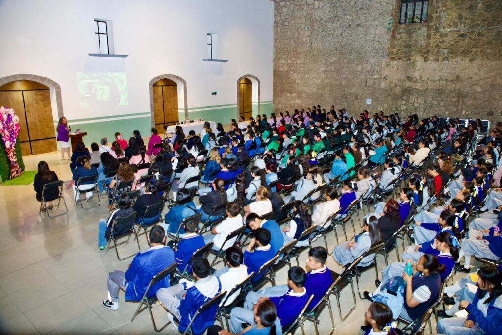 IMPULSA GOBIERNO DE HUAMANTLA REFLEXIÓN Y PARTICIPACIÓN FEMENINA CON LA PONENCIA “MUJERES QUE SUEÑAN, MUJERES QUE FLORECEN”