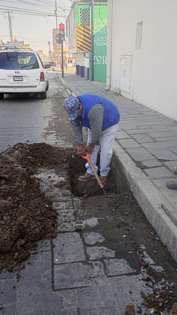 CAPAMH REALIZA TRABAJOS DE REPARACIÓN DE FUGAS EN DISTINTOS PUNTOS DE HUAMANTLA