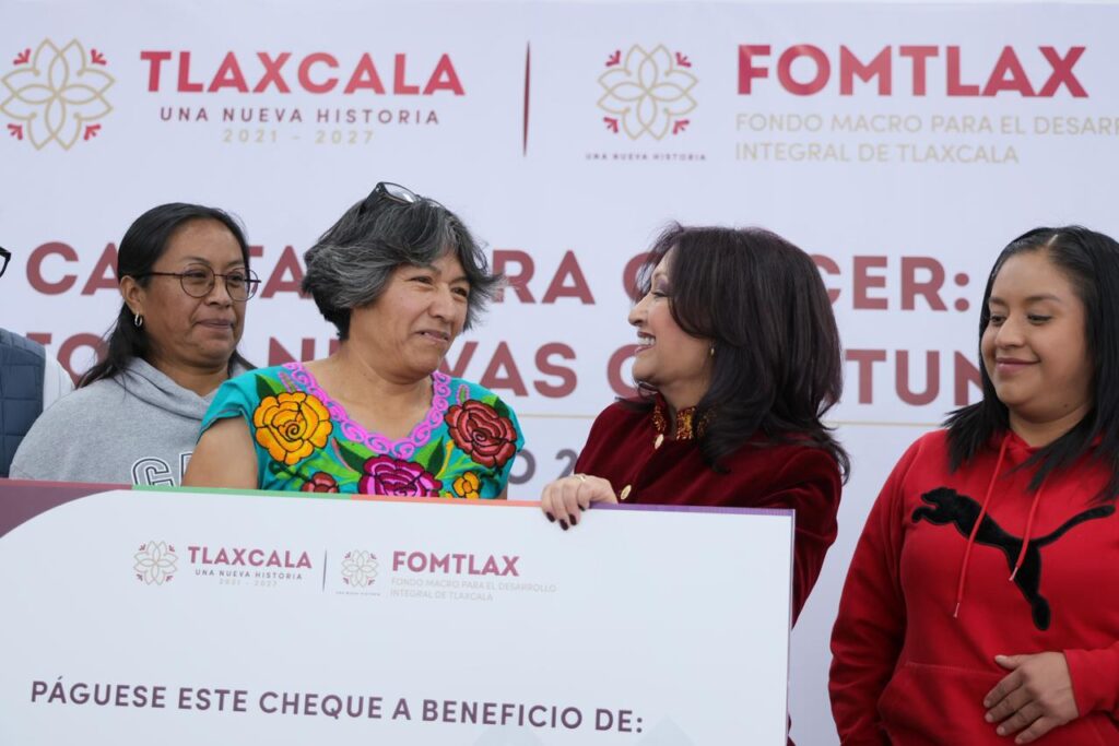 ENTREGA GOBERNADORA 65 CRÉDITOS DEL FOMTLAX; GENERAN BIENESTAR PARA 200 FAMILIAS