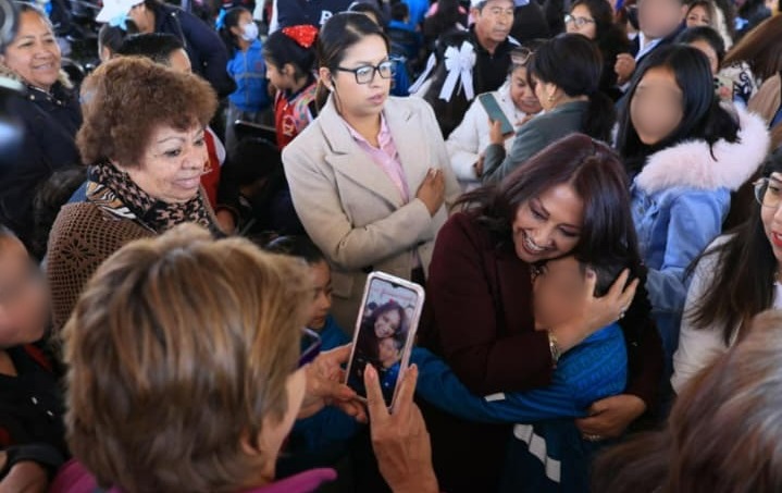 GOBERNADORA ENTREGA NUEVA TECHUMBRE EN BENEFICIO DE MÁS DE MIL 200 ALUMNOS DE CHIAUTEMPAN