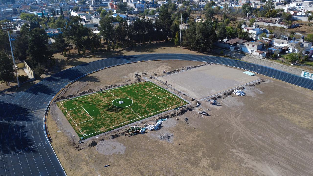 REGISTRAN AVANCES LAS NUEVAS CANCHAS DE FÚTBOL 5 EN LA UNIDAD DEPORTIVA MIGUEL ARROYO ROSALES