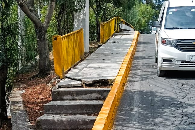 MEJORA IMAGEN URBANA EN TLAXCALA: REALIZAN BALIZAMIENTO EN SAN ESTEBAN TIZATLÁN