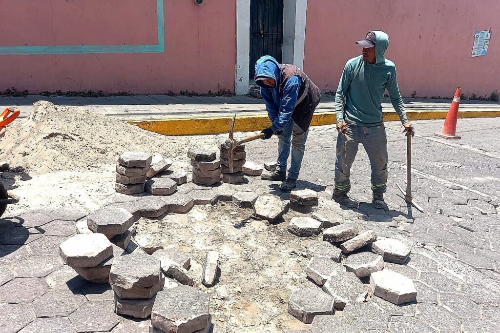 AYUNTAMIENTO DE TLAXCALA REALIZA TRABAJO INTEGRAL DE RENIVELACIÓN DE ADOQUINES EN OCOTLÁN