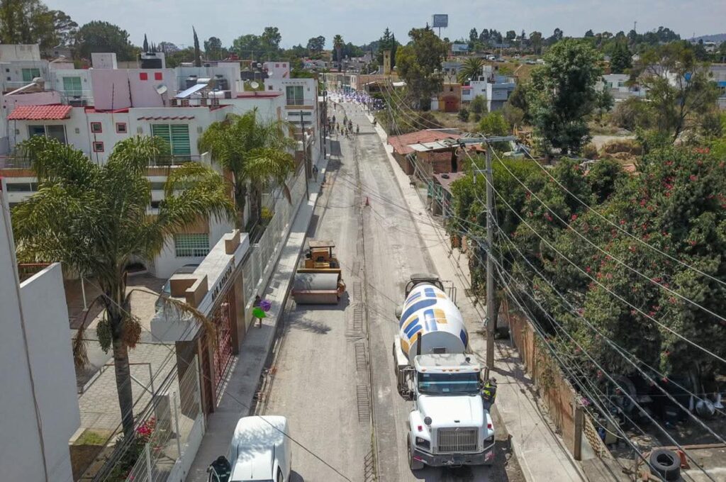 ALCALDE ALFONSO SÁNCHEZ SUPERVISA AVANCES DE OBRA EN CALLE FRANCISCO I. MADERO DE ACUITLAPILCO QUE FORTALECE LA MOVILIDAD Y CONECTIVIDAD DE LA ZONA