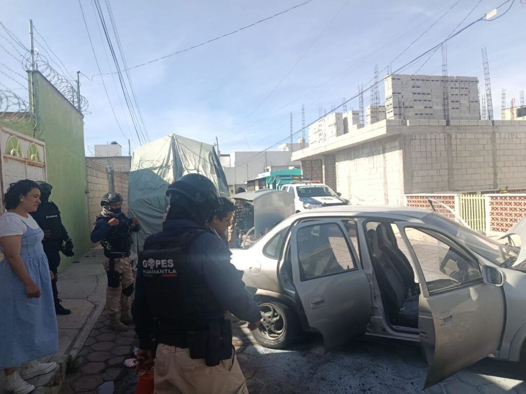 ATENDIÓ DIRECCIÓN DE SEGURIDAD PÚBLICA, TRÁNSITO Y PROTECCIÓN CIVIL INCENDIO DE AUTOMÓVIL EN FRACCIONAMIENTO SAN CARLOS