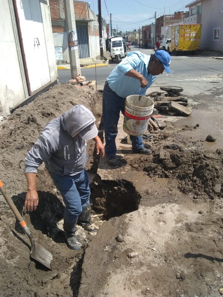 CAPAMH ATIENDE INCIDENCIAS EN DRENAJE Y RED DE AGUA EN DISTINTOS PUNTOS DE HUAMANTLA