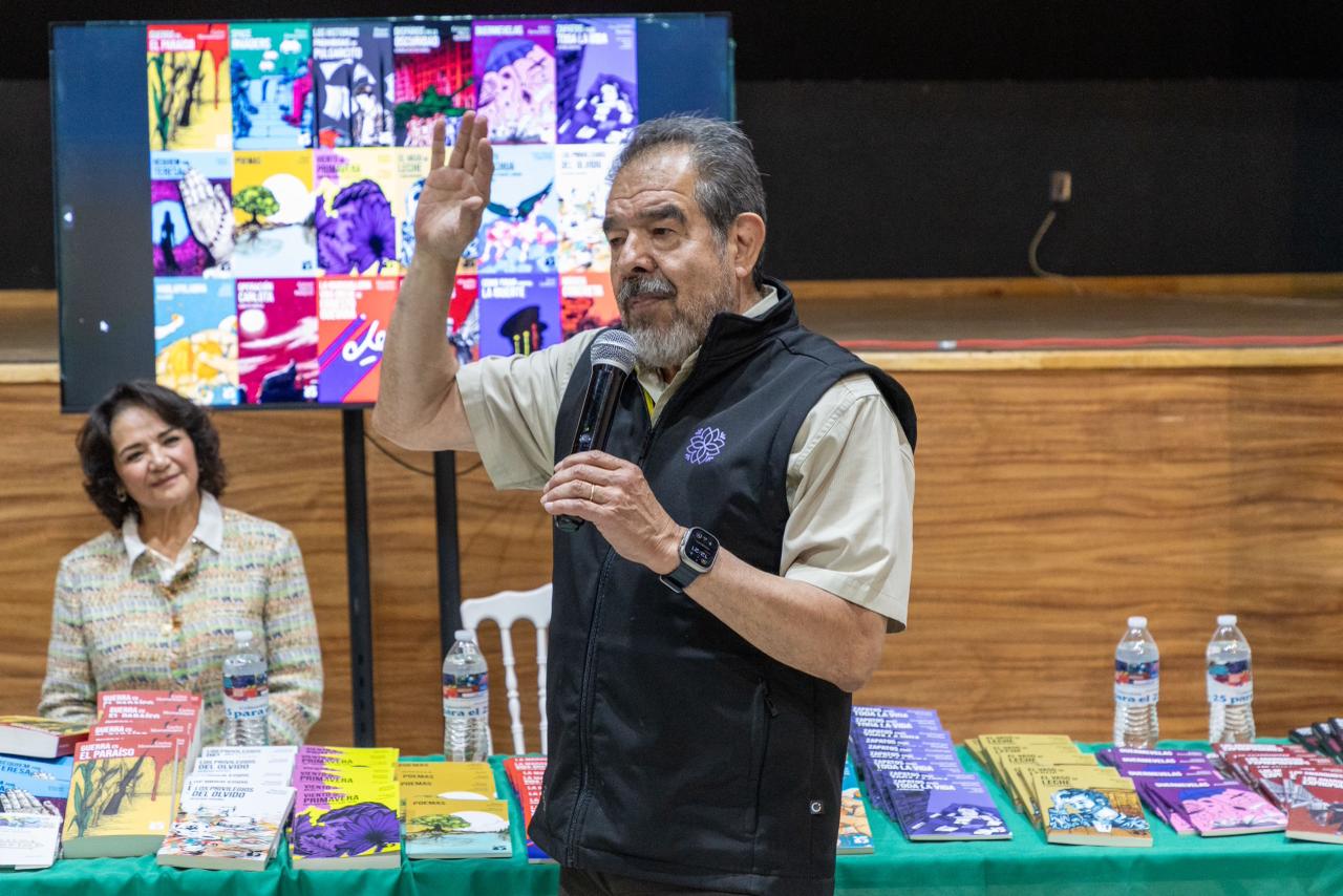 ENTREGAN ACERVOS LITERARIOS “25 PARA EL 25” A ESTUDIANTES DEL MUNICIPIO