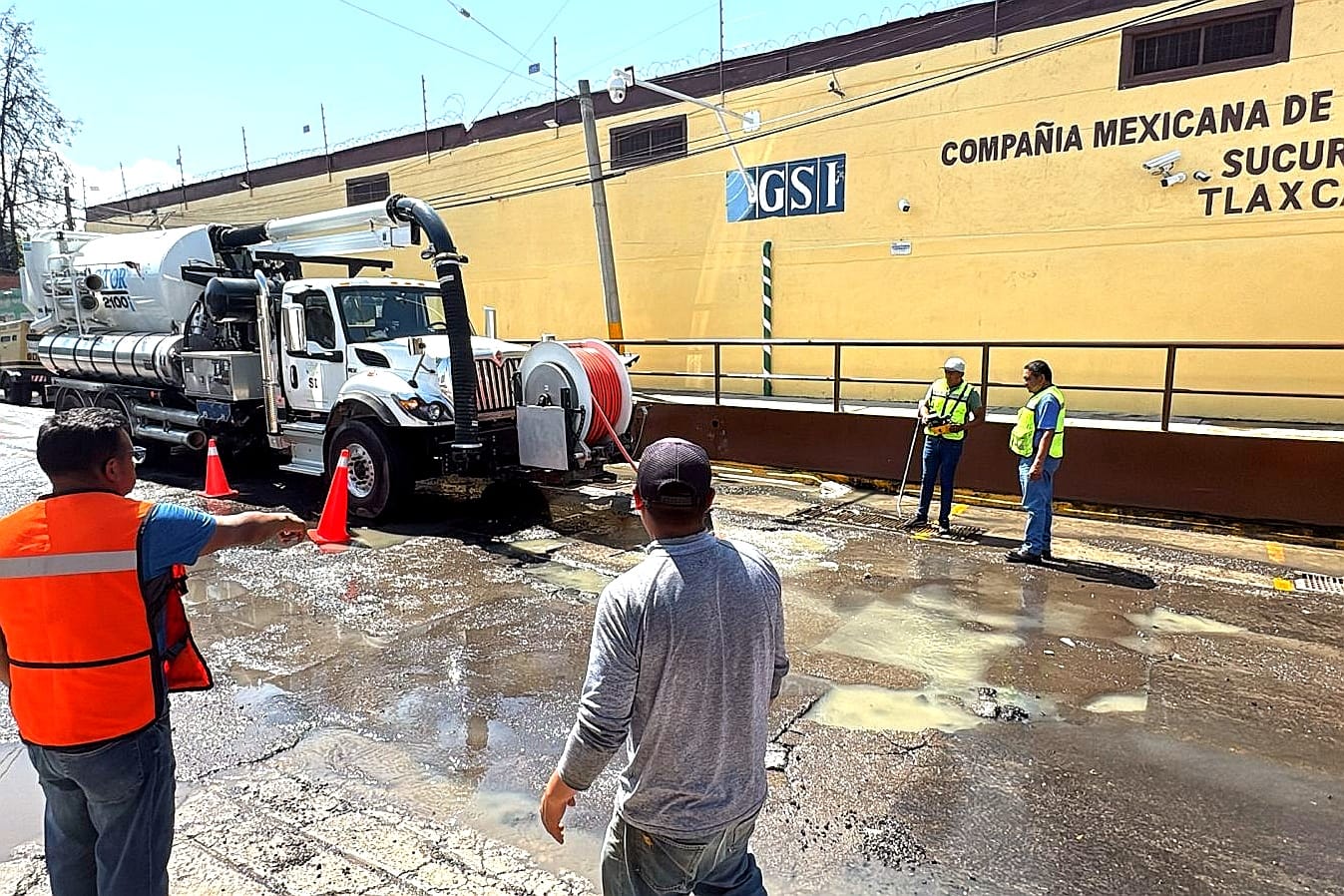 SE ADELANTAN A LAS LLUVIAS: REFUERZAN DRENAJE EN ACUITLAPILCO PARA EVITAR ENCHARCAMIENTOS