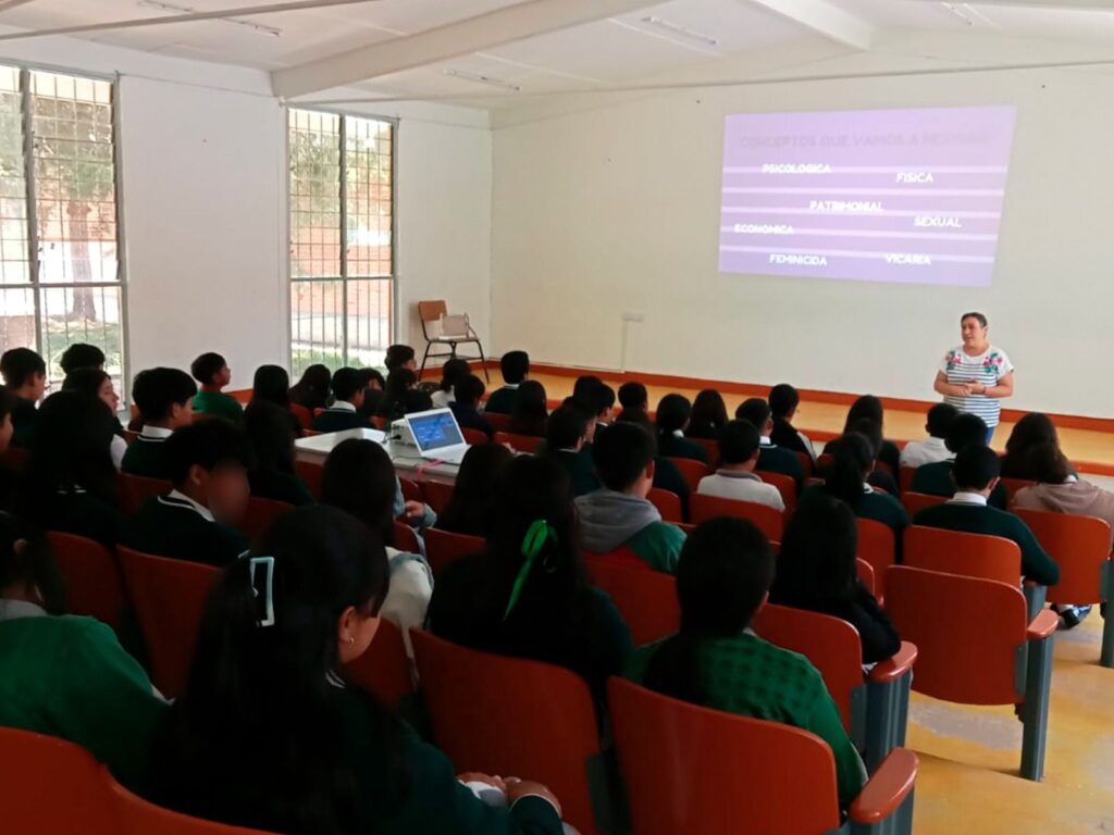 IMM Huamantla realiza plática de prevención de la violencia en la Escuela Secundaria Moisés Sáenz