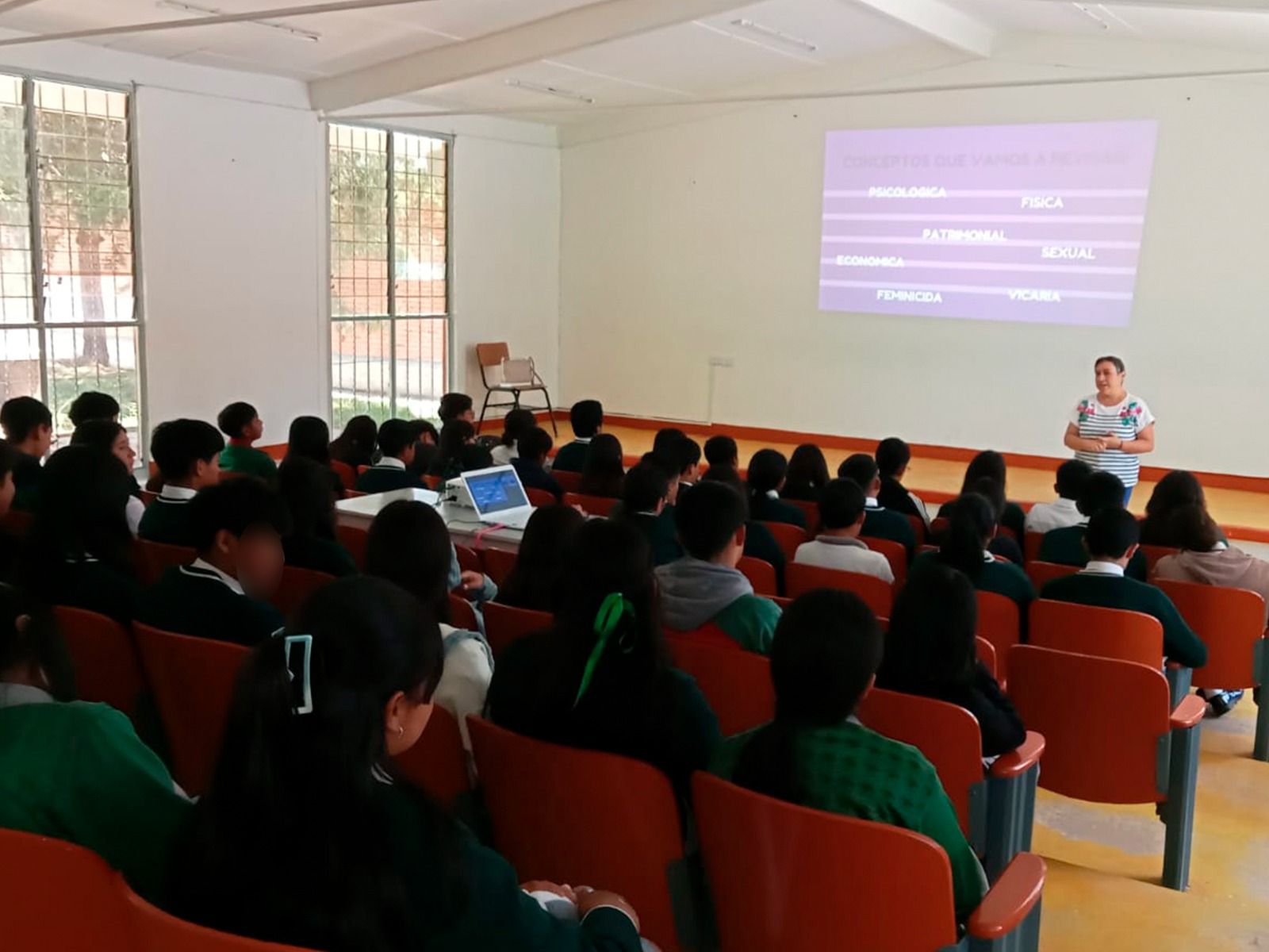 IMM Huamantla realiza plática de prevención de la violencia en la Escuela Secundaria Moisés Sáenz