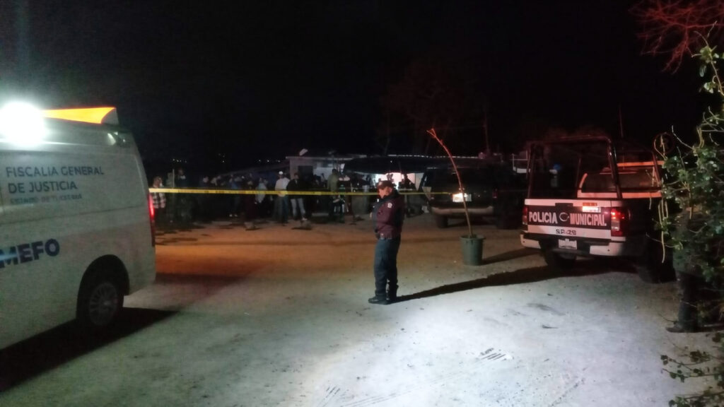 EJECUTAN A JOVEN DENTRO DE CAMIONETA EN CALPULALPAN; SU ESPOSA PRESENCIÓ EL ATAQUE