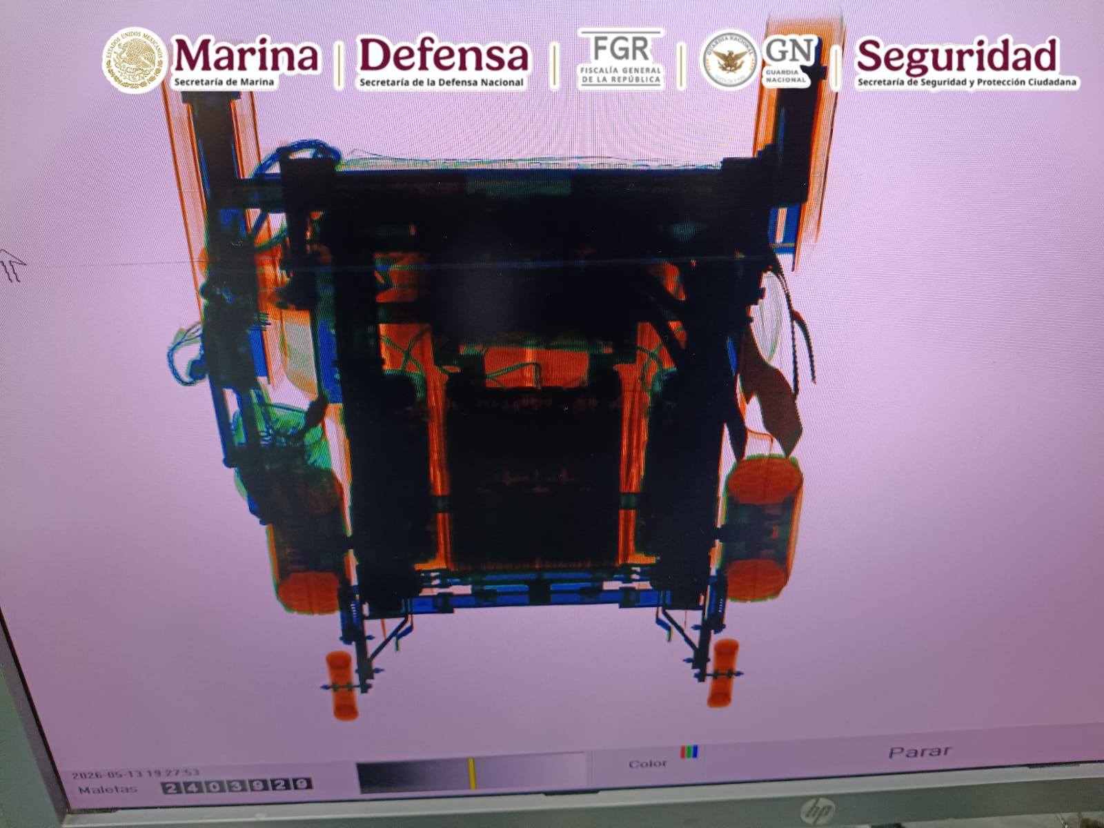 ASEGURAN CASI NUEVE KILOS DE COCAÍNA OCULTOS EN SILLA DE RUEDAS EN EL AICM