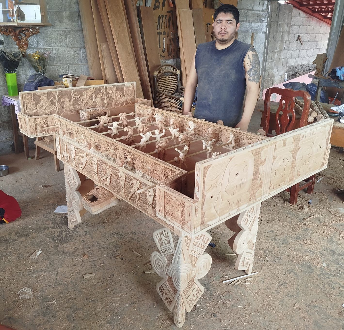 ARTESANO TLAXCALTECA GANA PREMIO NACIONAL CON OBRA “LEGADO DE DIOSES” EN MADERA TALLADA.