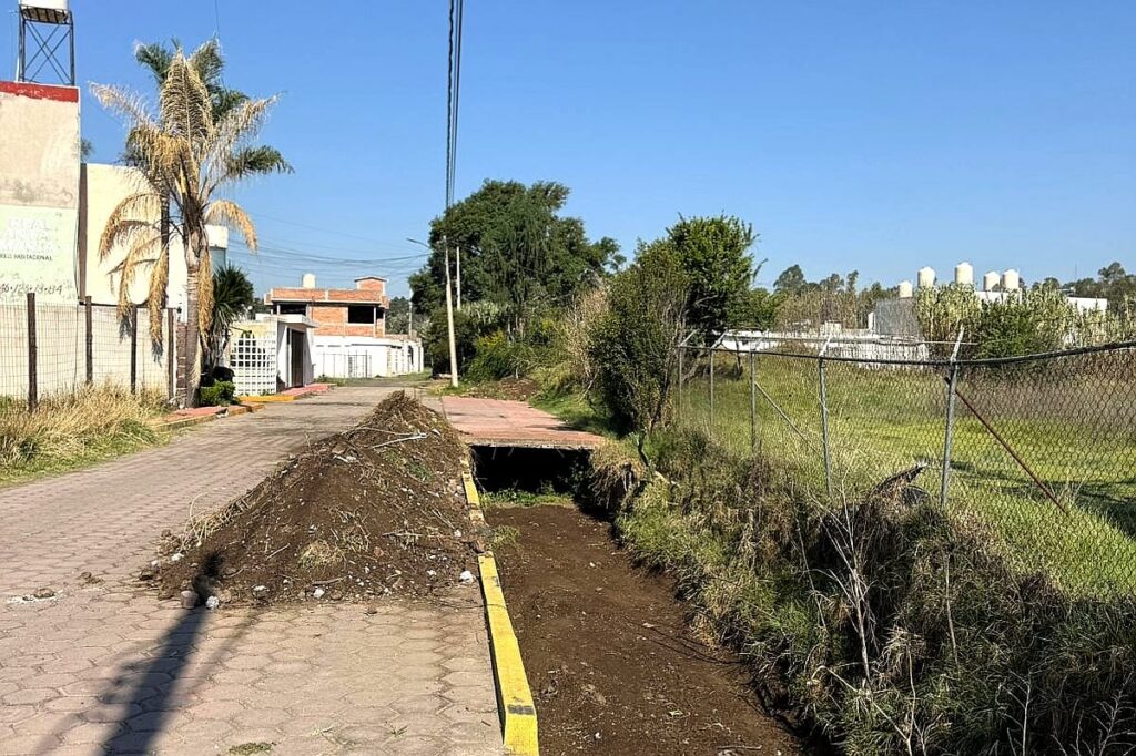 GOBIERNO DE ALFONSO SÁNCHEZ GARCÍA DESAZOLVA CANAL EN ACUITLAPILCO PARA REFORZAR PREVENCIÓN ANTE LLUVIAS
