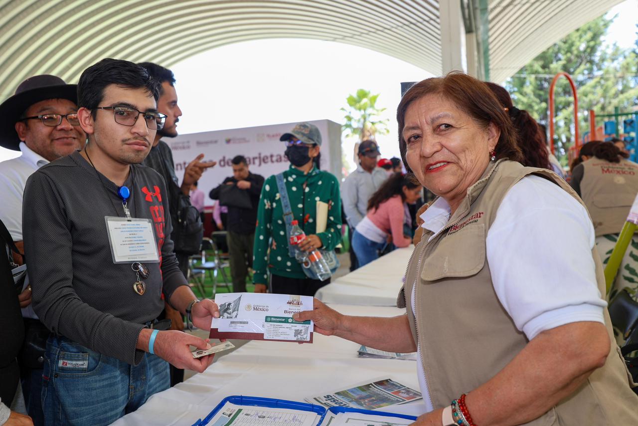 ENTREGAN TARJETAS DE PENSIÓN A PERSONAS CON DISCAPACIDAD; TLAXCALA HA INVERTIDO 350 MDP.