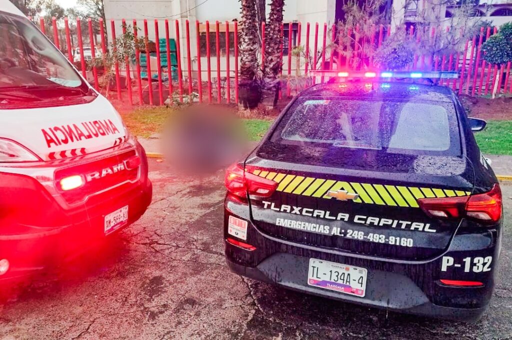 POLICÍA MUNICIPAL DE TLAXCALA ACORDONA ZONA DONDE FUE LOCALIZADO UN HOMBRE INCONSCIENTE EN AVENIDA UNIVERSIDAD