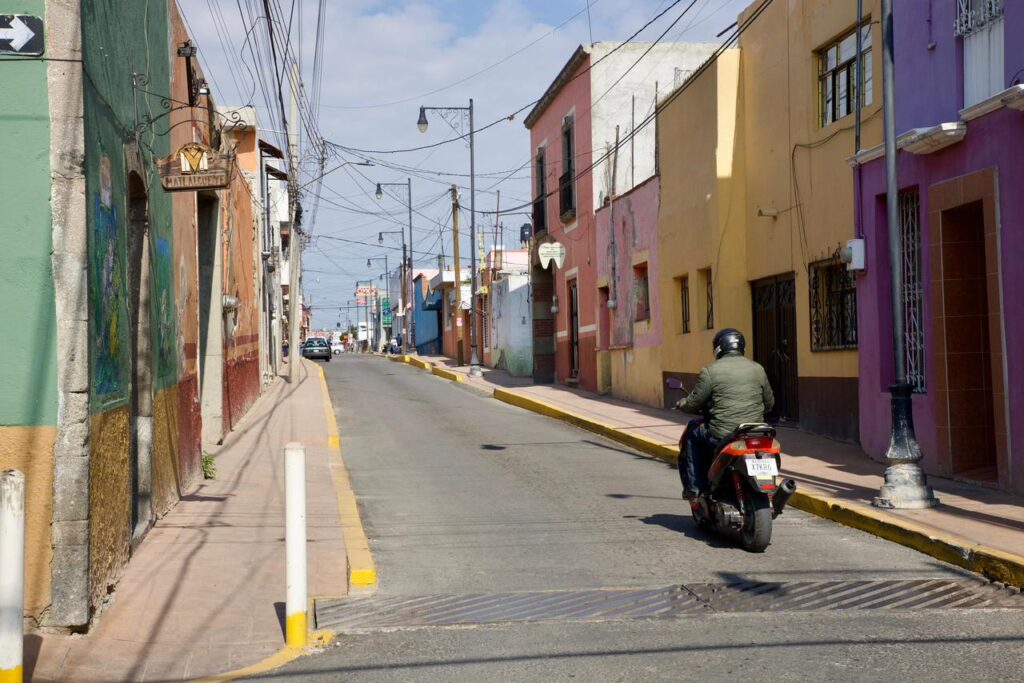 HUAMANTLA CONTINÚA MEJORANDO SUS VIALIDADES CON LA REHABILITACIÓN DE LA CALLE ABASOLO