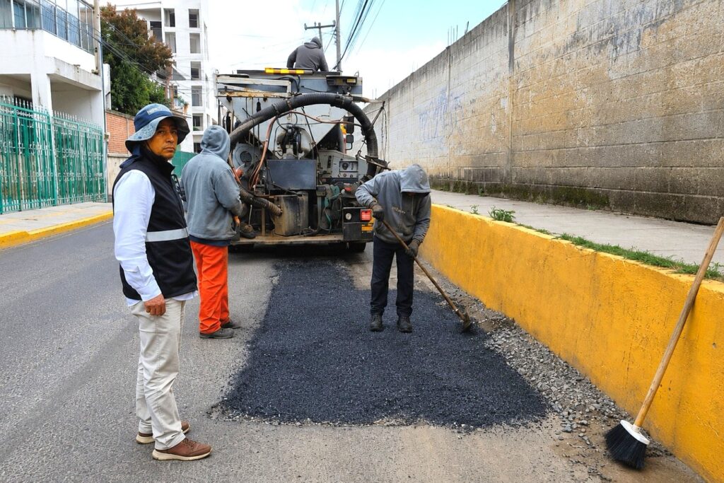 DIRECCIÓN DE OBRAS DEL AYUNTAMIENTO DE TLAXCALA REALIZA ACCIONES DE BACHEO EN TIZATLÁN