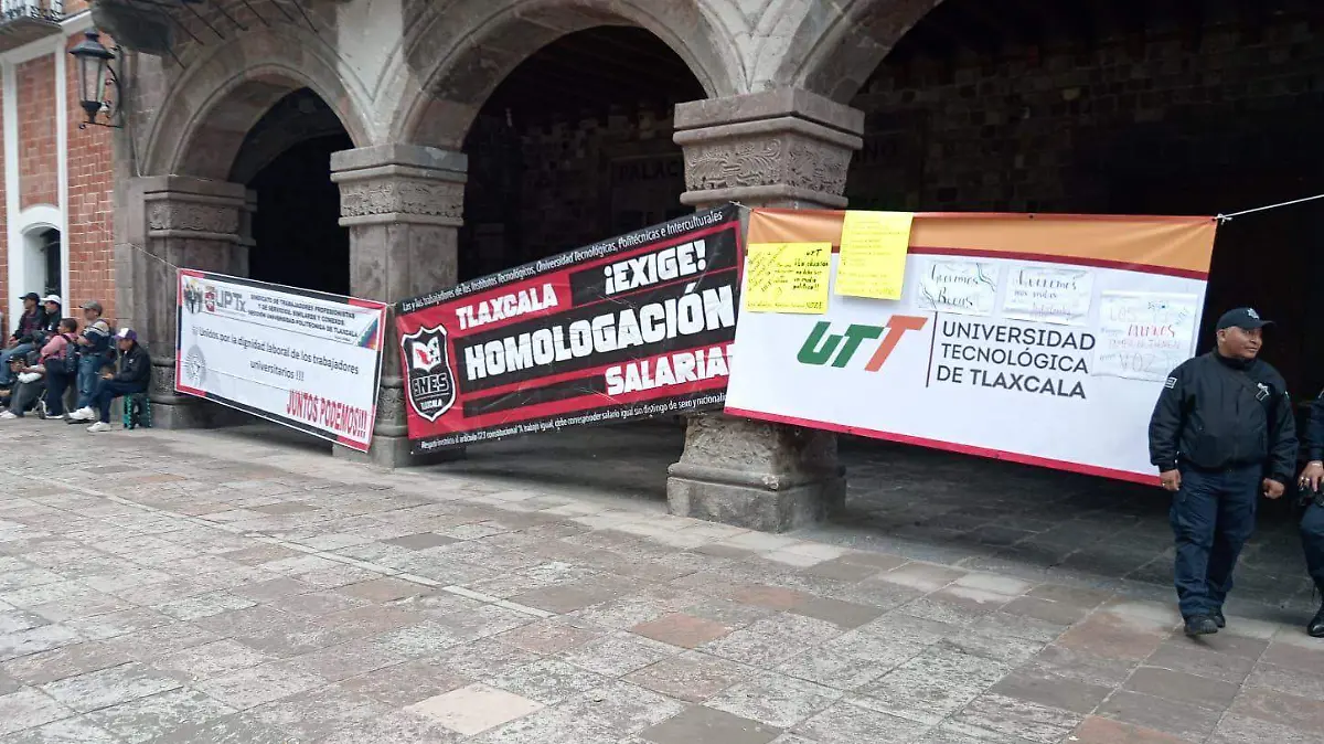 CRECE LA CRISIS EN LA UTT: DOCENTES, TRABAJADORES Y ALUMNOS TOMAN LAS CALLES Y EXIGEN LA SALIDA DEL RECTOR