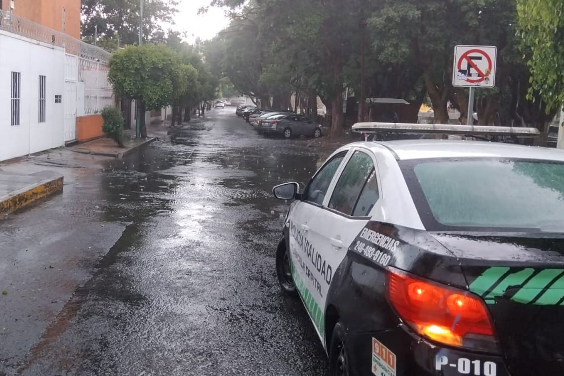 BRIGADAS DE PROTECCIÓN CIVIL Y SEGURIDAD PÚBLICA DEL MUNICIPIO DE TLAXCALA ATIENDEN AFECTACIONES POR LLUVIA